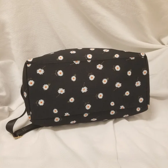 Alice + Olivia Daisy Print Travel Bag - Picture 16 of 16